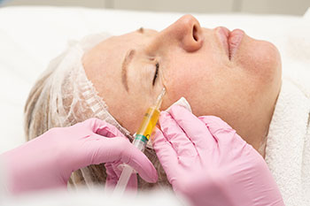 Cosmetologist makes prp therapy against wrinkles around the eyes